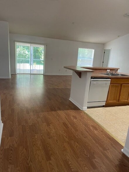 Building Photo - 51 Fordham Ln