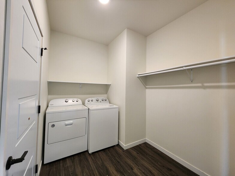 Building Photo - 812 7th St SW