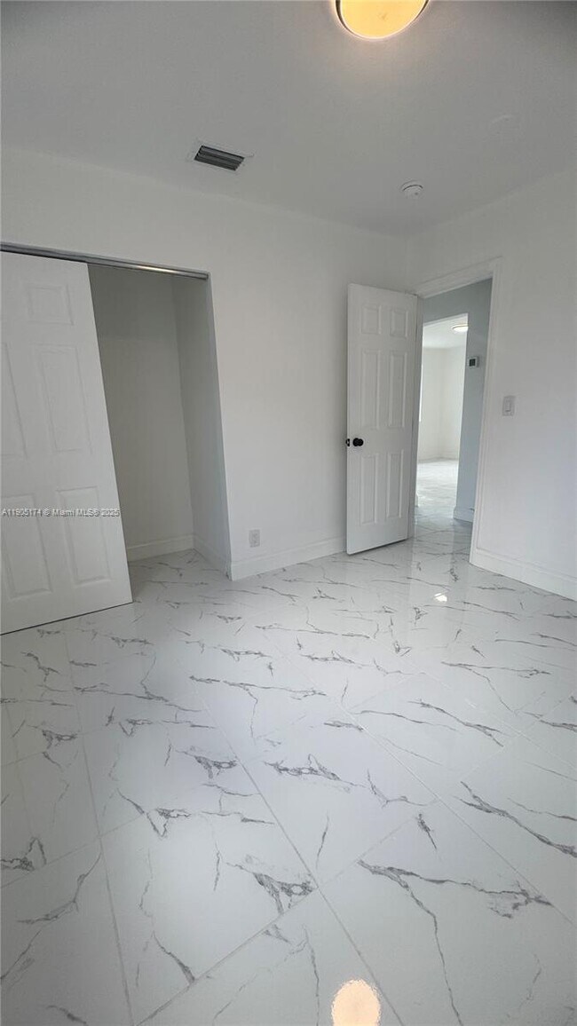 Building Photo - 901 NW 116th St