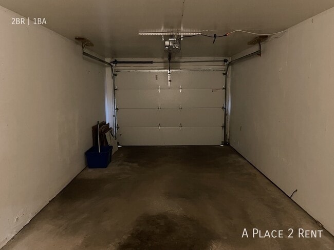 Building Photo - 1733 Hemlock Dr