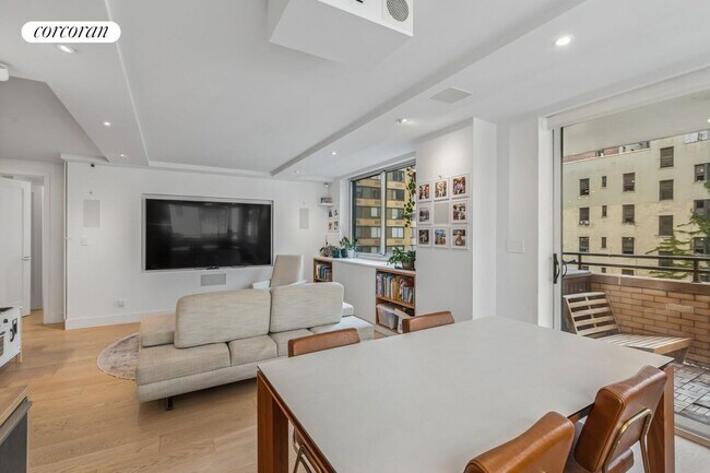 Building Photo - 275 W 96th St