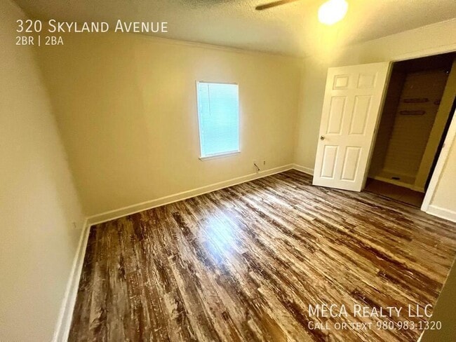 Building Photo - 320 Skyland Ave