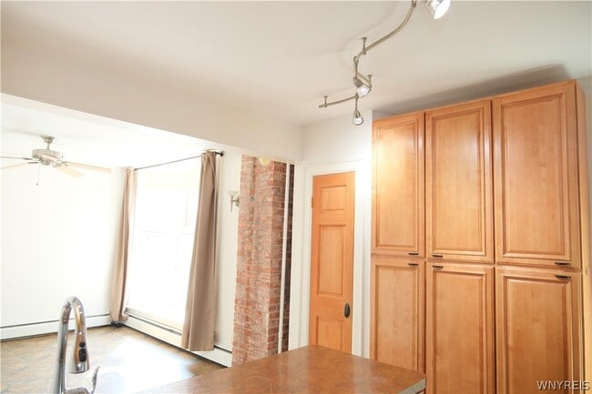 Building Photo - 4 St Johns Pl