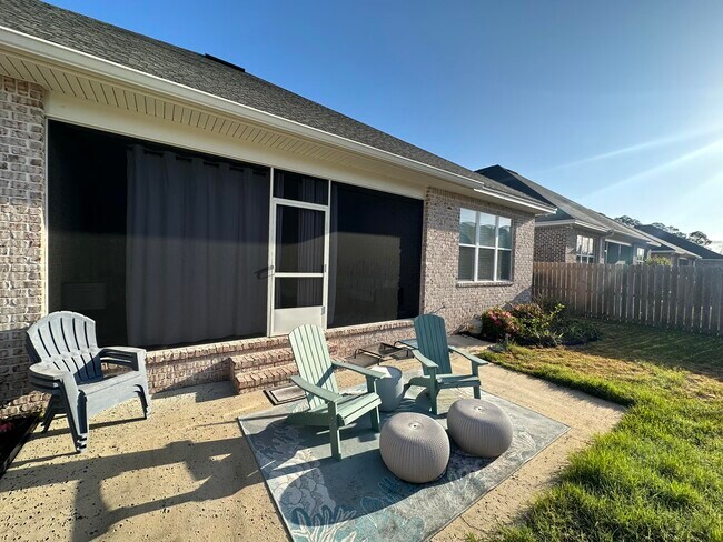 Building Photo - 613 Tulip Tree Way