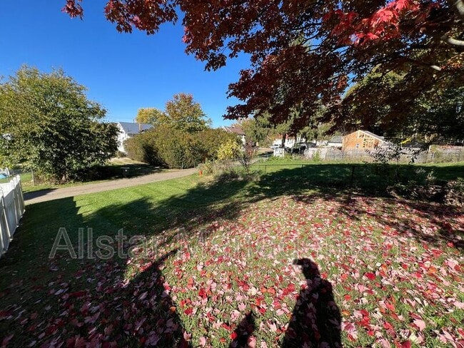 Building Photo - 1619 Struble Ave NE