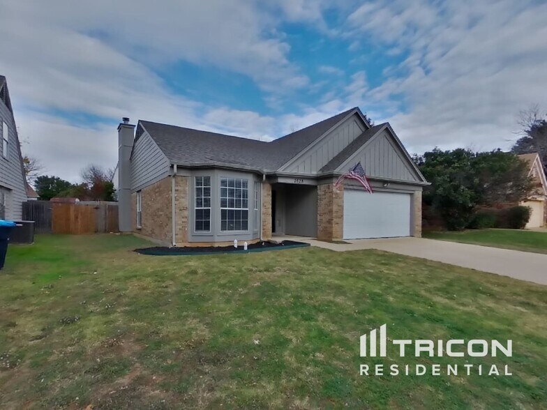 Building Photo - 2628 Dahlia Dr