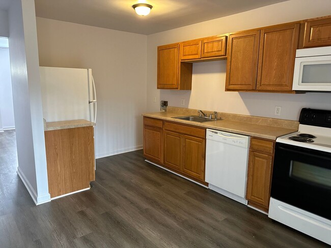 Building Photo - Townhouse in Newport News