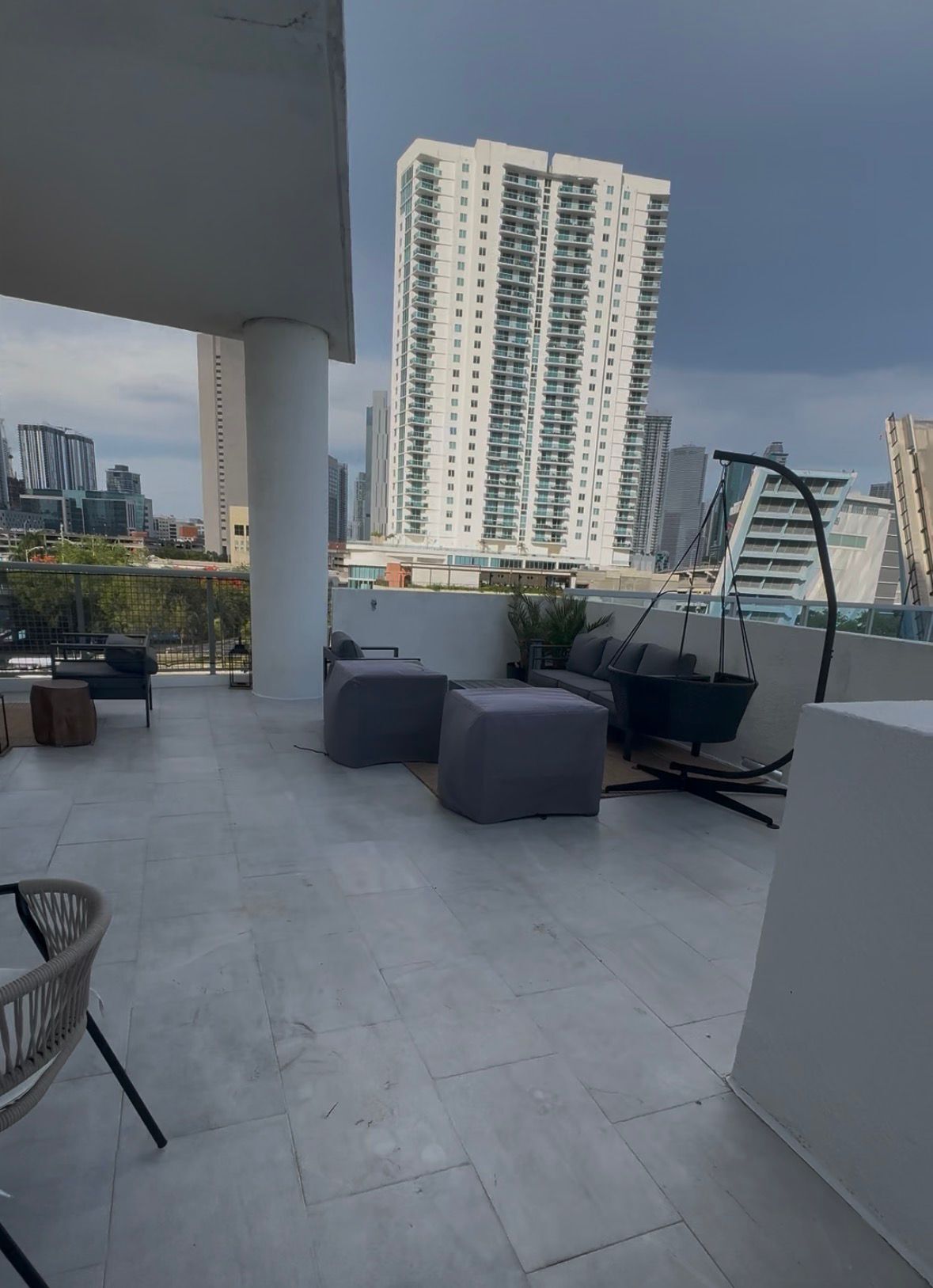 Building Photo - 10 SW South River Dr