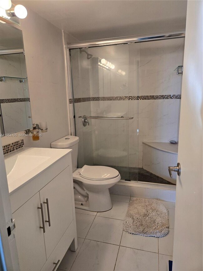 Building Photo - 1913 S Ocean Dr