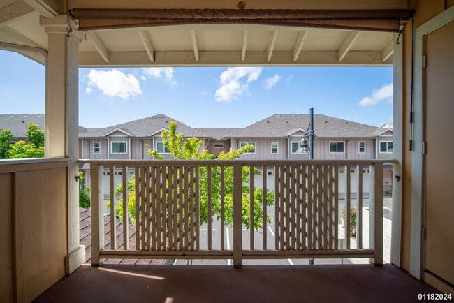 Building Photo - 3bd/2.5ba condo with 2 assigned parking sp...