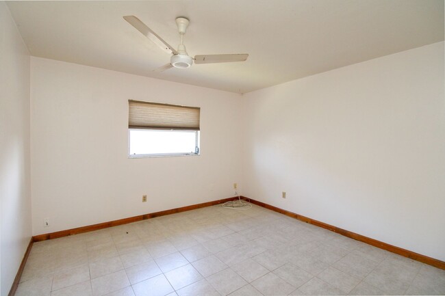 Building Photo - ** 2/2 HOME IN NAPLES PARK UNFURNISHED ** ...