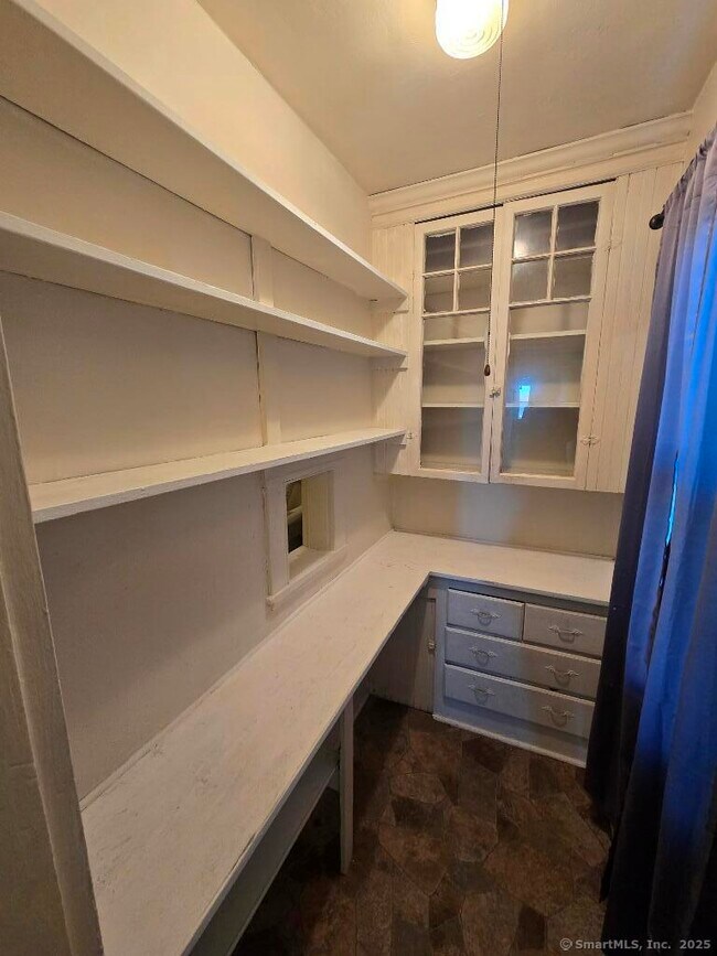 Building Photo - 67 Fox St