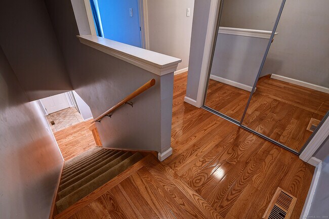 Building Photo - 28 Dutton Pl Way