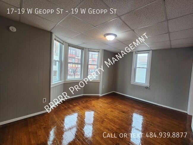 Building Photo - Bright, clean, affordable, off street park...