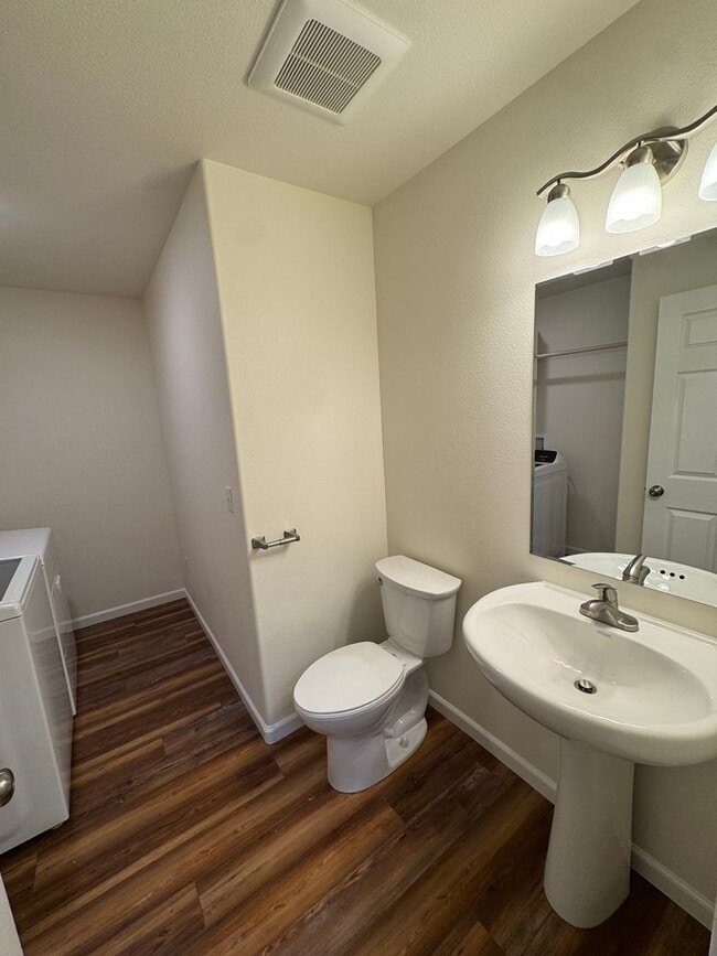 Building Photo - Brand new construction 3 bed near JBER