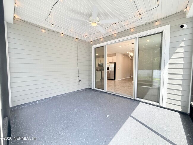 Building Photo - 878 Cedar Slough Dr