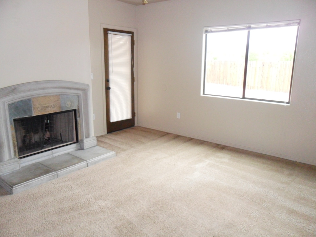 Main Bedroom - 809 E Seneca St
