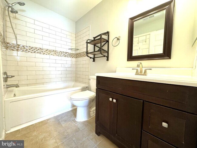 Building Photo - 12012 Golf Ridge Ct