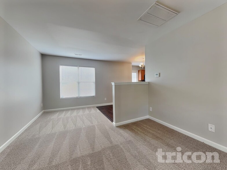 Building Photo - 2004 Blue Rock Ct