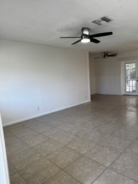 Building Photo - 908 NW 10th Ave