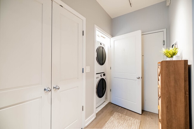 Building Photo - 150 W Superior St