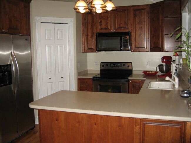 Building Photo - 1005 E 750 S