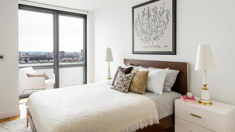 Building Photo - 606 W 57th St