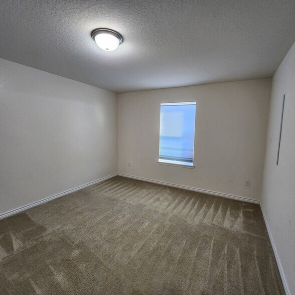 Building Photo - 330 Anchor