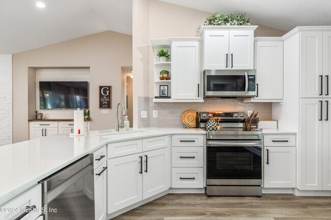 Building Photo - 1587 Shelter Cove Dr