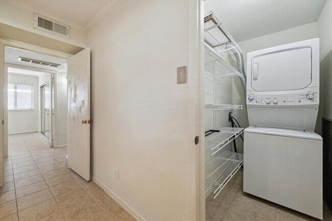 Building Photo - 4040 San Felipe St