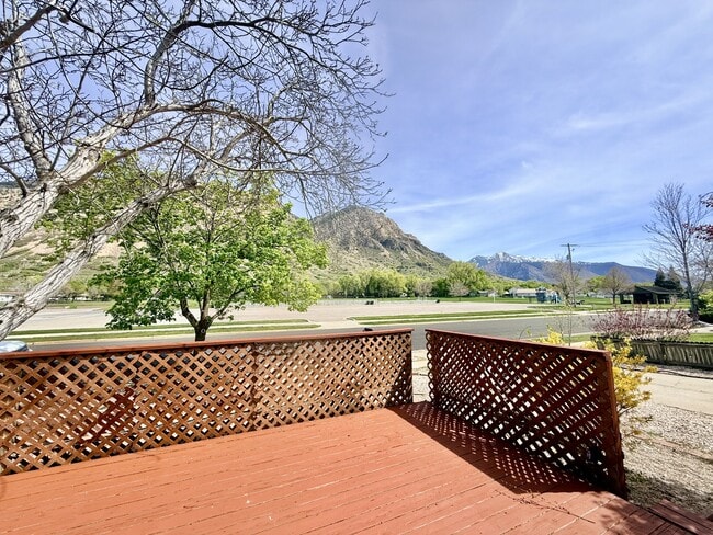 Building Photo - 1021 N 925 E St