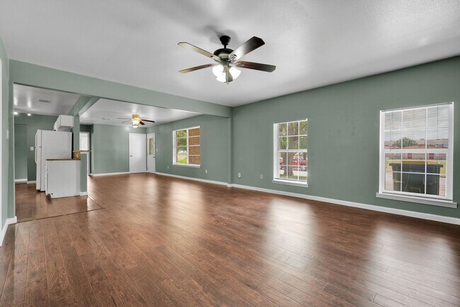 Building Photo - 417 E Lindbergh Blvd