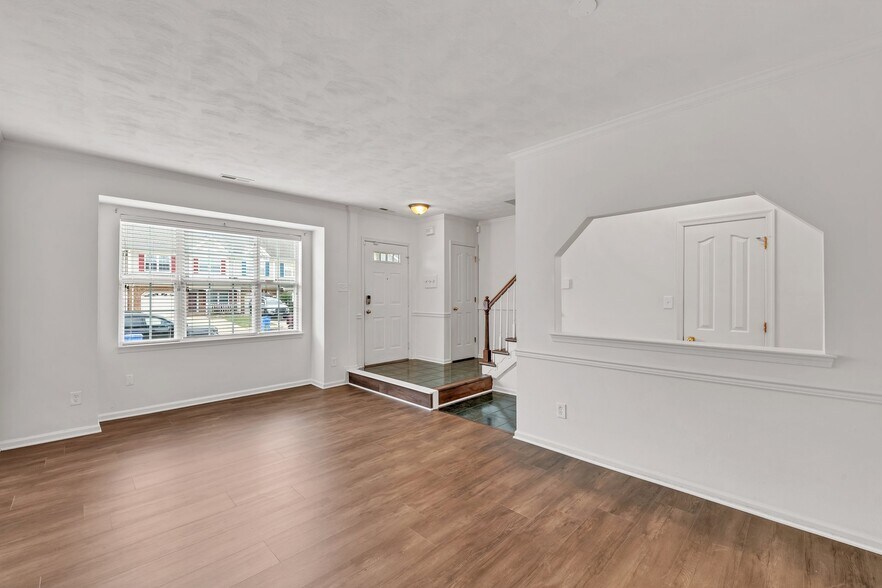 Building Photo - 518 S Lake Cir