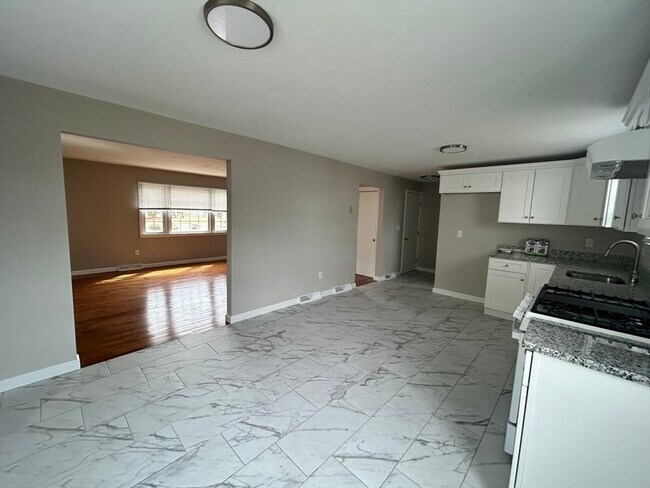 Building Photo - 38 Reservoir St