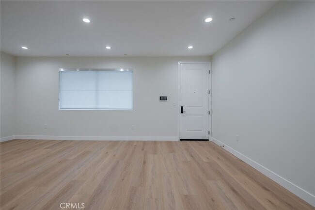 Building Photo - 10218 Fernglen Ave