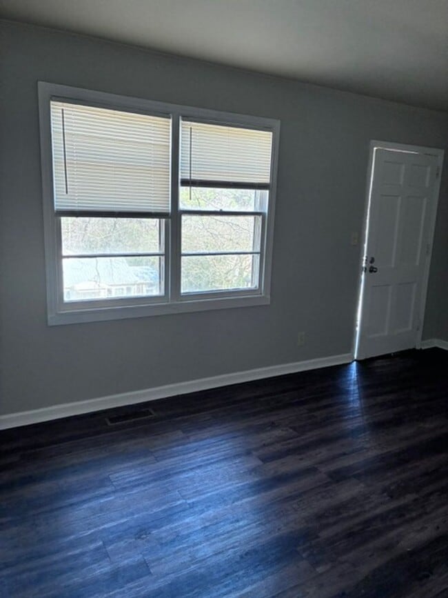 Building Photo - 70 Lakeside Dr