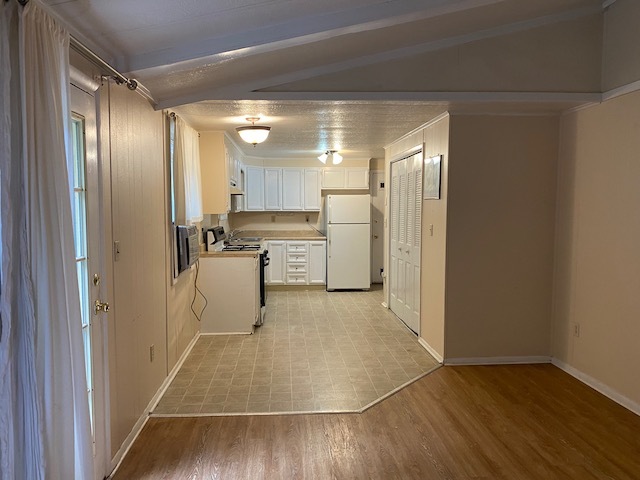 Dining area view into Kitchen - 34 Meadowlark Dr