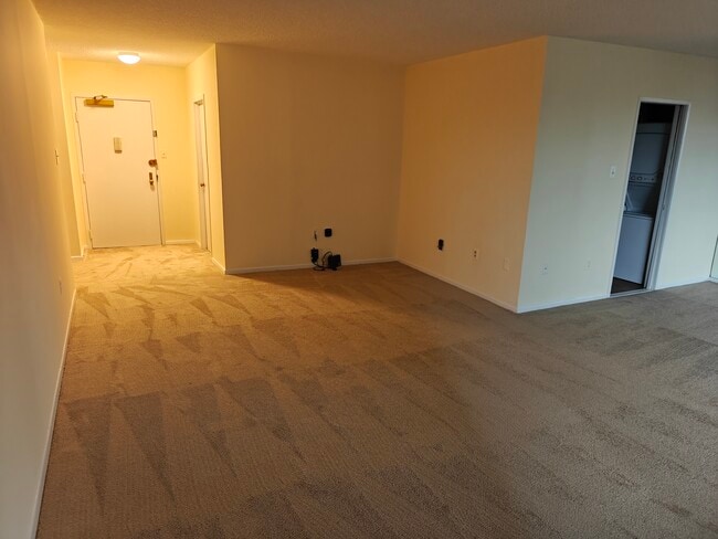 Building Photo - 3705 S George Mason Dr