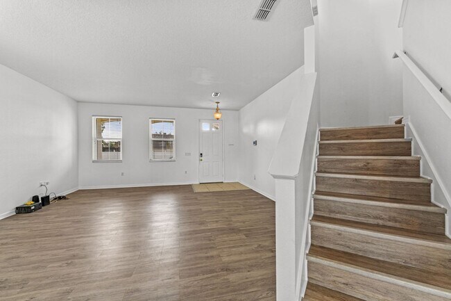 Building Photo - Perfect 4BR two story home with a Pool & Near Disney