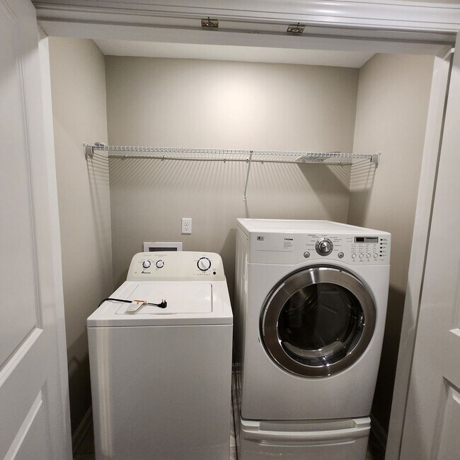 Building Photo - 5117 Heathbrook Dr