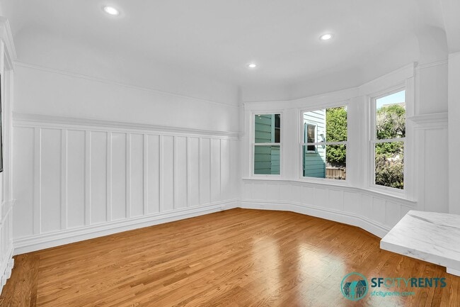 Building Photo - Presidio Heights: Remodeled Flat w/ Privat...