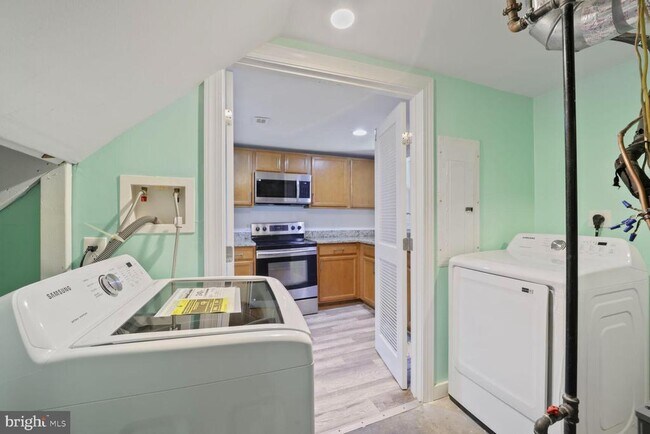 Building Photo - 10213 Duvawn Pl