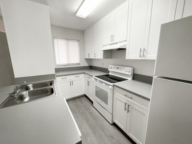 Building Photo - Atlantis Cove