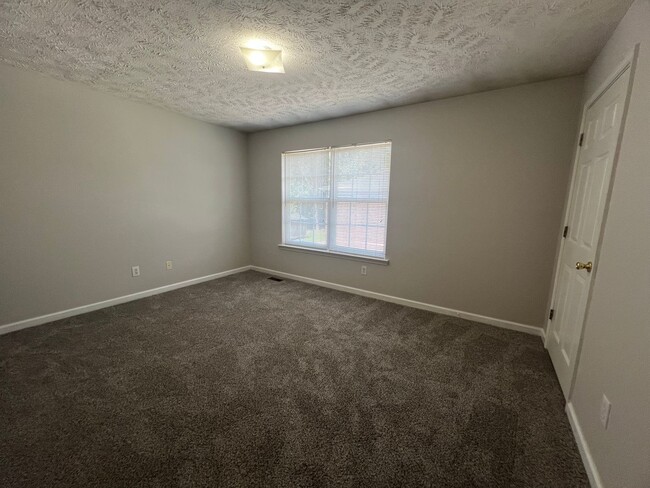 Building Photo - 1510 Center Pointe Dr