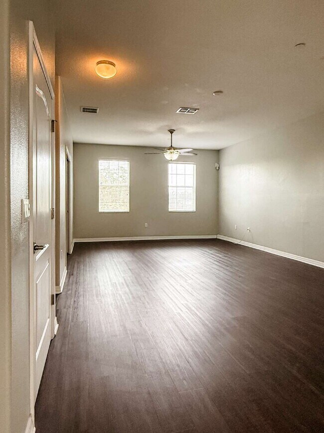 Building Photo - 10144 Arbor Run Dr