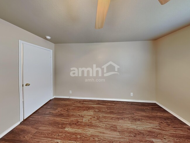 Building Photo - 104 Harness Ln
