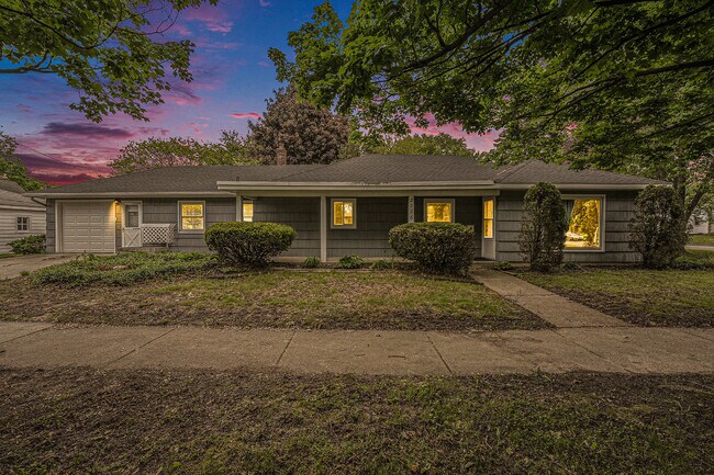 Primary Photo - 2566 Spring Ave NE