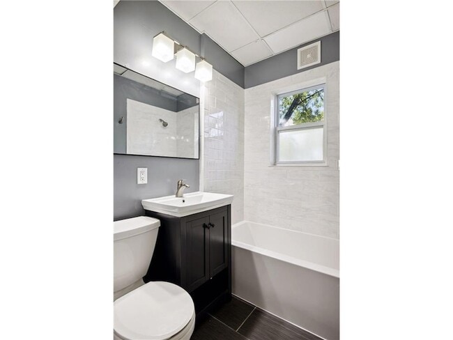 Building Photo - 2008 St Clair Ave