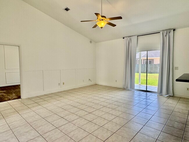 Building Photo - 90 Flamingo Dr