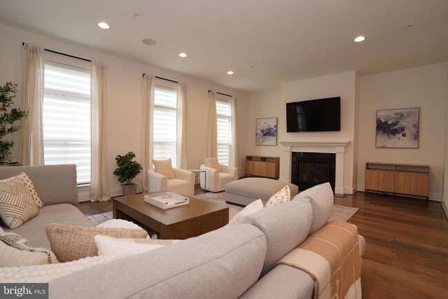 Building Photo - 44655 Provincetown Dr